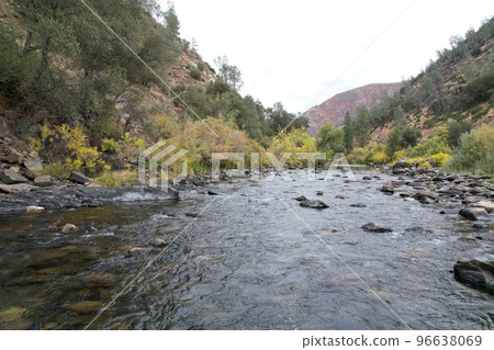 Yosemite Merced river and valleys 96638069