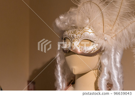 Mask worn by Venetian women Mask worn by Venetian women 96639043