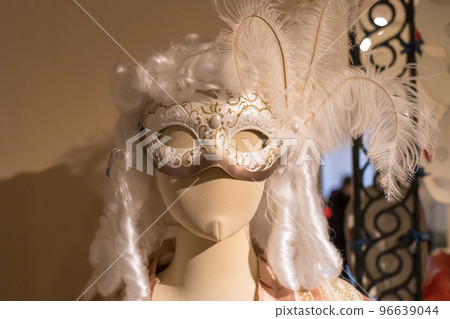 Mask worn by Venetian women Mask worn by Venetian women 96639044
