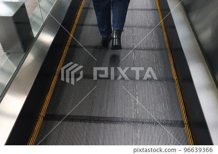 city, moving sidewalk, automatic sidewalk 96639366