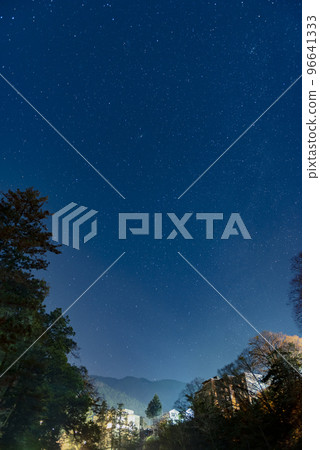 東京奧多摩冰川谷的星空 東京奧多摩冰川谷的星空 96641333