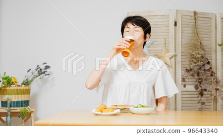 Middle woman who drinks with beer 96643340