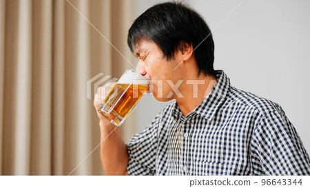 Middle man who drinks with beer 96643344