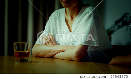 A middle-aged woman drooping at home and a middle-aged man comforting him A middle-aged woman drooping at home and a middle-aged man comforting him 96643370