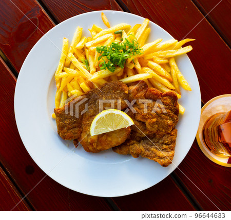 Pork chop with fried potato 96644683