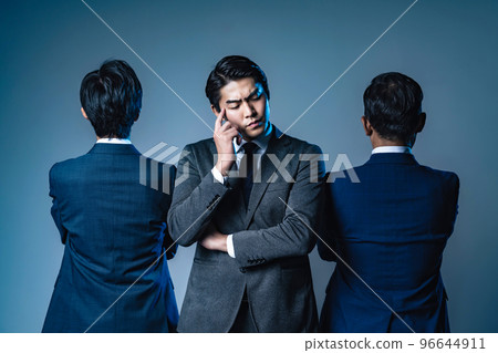 A businessman who worries between his boss and his subordinates Image of a manager caught in a dilemma 96644911