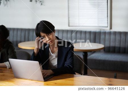 tired people working in the office tired people working in the office 96645126