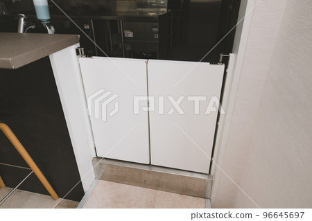 餐廳平開門 餐廳平開門 96645697