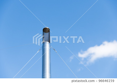 [Auto camping on the Nakatsugawa riverbed, tip of the chimney of the wood-burning stove] 96646159