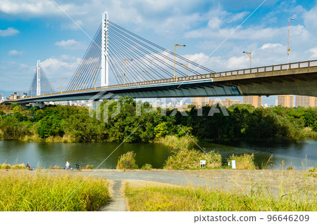 Sugawara Johoku Bridge and Johoku Wand across the Yodo River in Asahi Ward, Osaka City 96646209