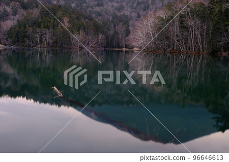 Lake Onneto in late autumn Lake Onneto in late autumn 96646613