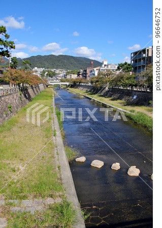 蘆屋市，從大正橋附近眺望蘆屋川 96646752