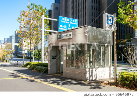 都營地鐵三田線內幸町站,位於東京都千代田區內幸町2丁目 都營地鐵三田線內幸町站,位於東京都千代田區內幸町2丁目 96646973