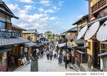 [京都府]東山二年坂遊客眾多 96647141