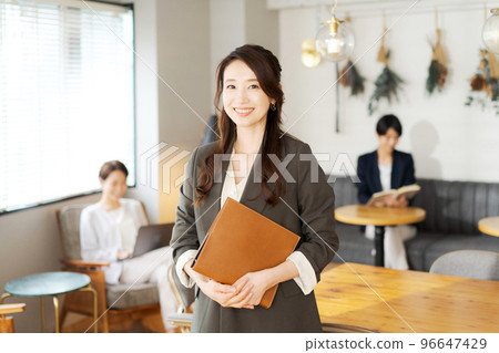 A woman working in a casual office 96647429