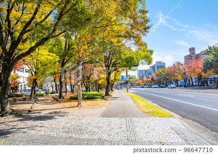 This is the scenery of Peace Boulevard near the Nishikannon-cho tram stop. Bright early autumn cityscape. Hiroshima This is the scenery of Peace Boulevard near the Nishikannon-cho tram stop. Bright early autumn cityscape. Hiroshima 96647710