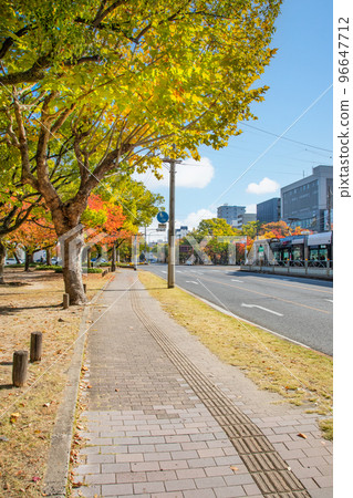 This is the scenery of Peace Boulevard near the Nishikannon-cho tram stop. Bright early autumn cityscape. Hiroshima 96647712