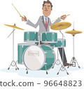 在白色背景上演奏的鼓手 96648823