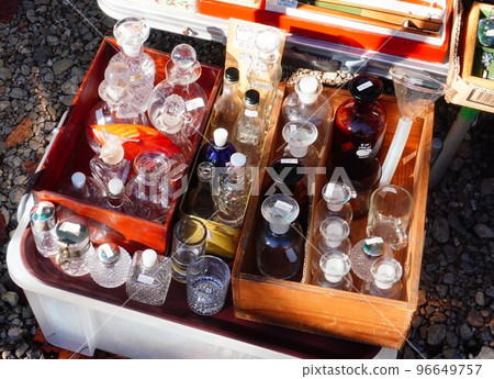 “古董市場，小瓶子” 96649757