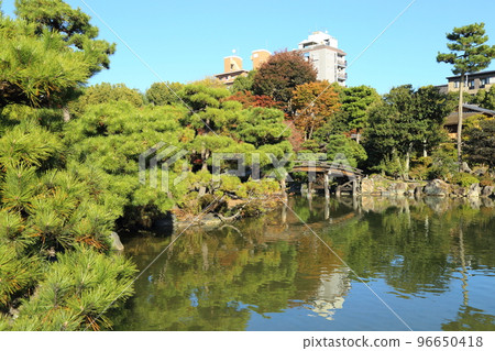 國家名勝正成園印月池和湖雪橋（菊國亭）/東本願寺飛地[京都市下京區] 96650418