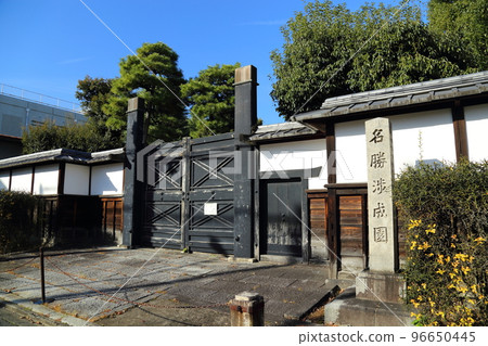 National Place of Scenic Beauty Shosei-en Garden (Kikoku-tei) / Enclave precincts of Higashi Honganji [Shimogyo Ward, Kyoto City] 96650445