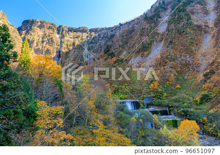 Autumn leaves of the Tateyama mountain range Tateyama Town, Toyama Prefecture Autumn leaves of the Tateyama mountain range Tateyama Town, Toyama Prefecture 96651097