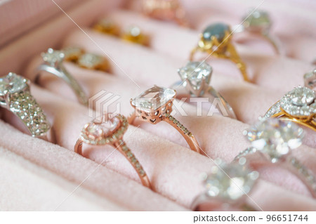 Jewelry diamond rings and earrings in box 96651744