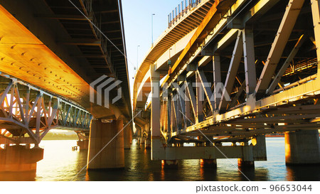 Twilight scenery of Arakawa Wangan Bridge over Arakawa River between Shinkiba, Koto Ward, and Rinkaicho, Edogawa Ward, Tokyo Twilight scenery of Arakawa Wangan Bridge over Arakawa River between Shinkiba, Koto Ward, and Rinkaicho, Edogawa Ward, Tokyo 96653044