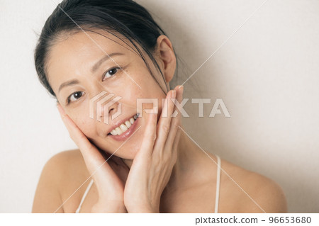 中年女性護膚/美肌形象 中年女性護膚/美肌形象 96653680