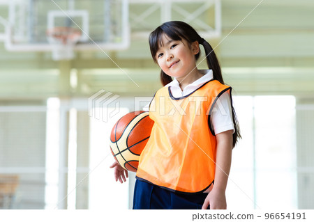 孩子打籃球 96654191