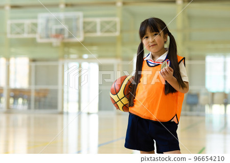 孩子打籃球 96654210
