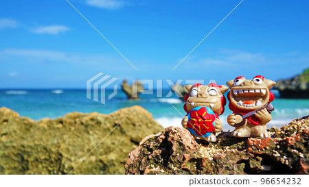 Shisa and the Sea Kouri Island Heart Rock 96654232