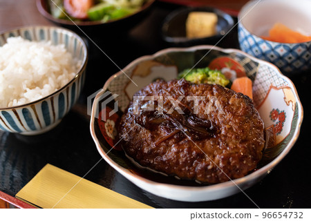 Delicious hamburger steak 96654732