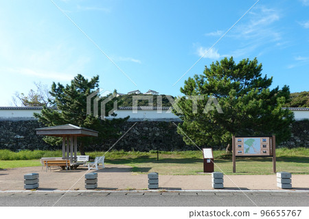 The ruins of Tomioka Castle in Amakusa surrounded by white walls (Kumamoto Prefecture) 96655767