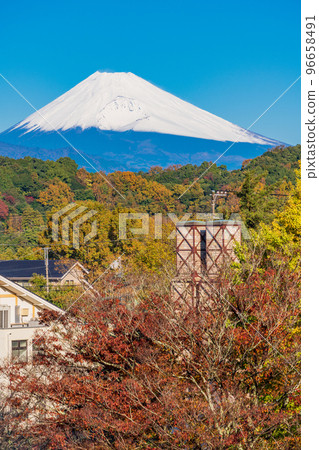 (Shizuoka Prefecture) Mt.Fuji autumn beyond the W World Heritage Nirayama Reverberatory Furnace 96658491