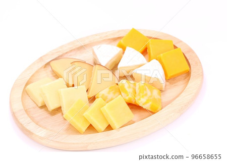 什錦奶酪高達紅切達卡門培爾奶酪在明亮的背景下 96658655