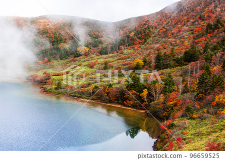 [Fukushima Prefecture/Bandai Azuma Skyline] Let's go see the witch's eyes and autumn leaves of Issaikyoyama Trekking Cobalt Blue! 96659525
