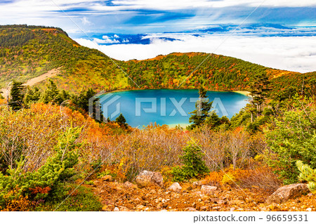 [Fukushima Prefecture/Bandai Azuma Skyline] Let's go see the witch's eyes and autumn leaves of Issaikyoyama Trekking Cobalt Blue! 96659531