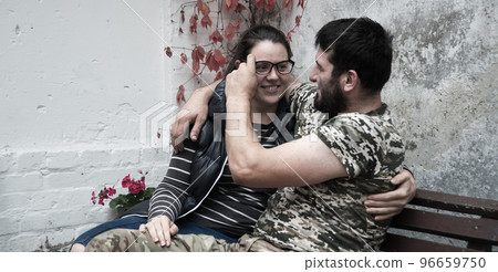 Meeting with a returned soldier 96659750