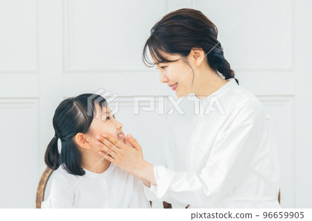 Parent-child lifestyle physical contact Parent-child lifestyle physical contact 96659905