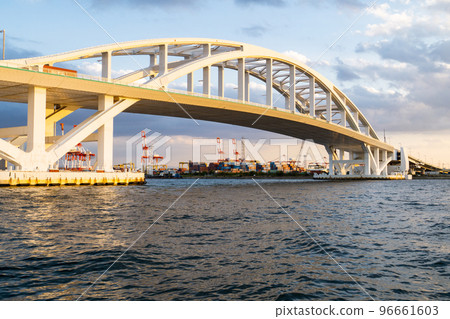 Yumemai Ohashi, which spans Maishima and Yumeshima in Konohana Ward, Osaka City (completed at the Osaka Expo in 2013) Yumemai Ohashi, which spans Maishima and Yumeshima in Konohana Ward, Osaka City (completed at the Osaka Expo in 2013) 96661603