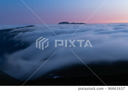 Daisetsuzan at dusk 96661637