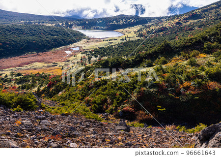 [Fukushima Prefecture Bandai Azuma Skyline] Trekking the Kamanuma Nature Trail in Autumn October 96661643