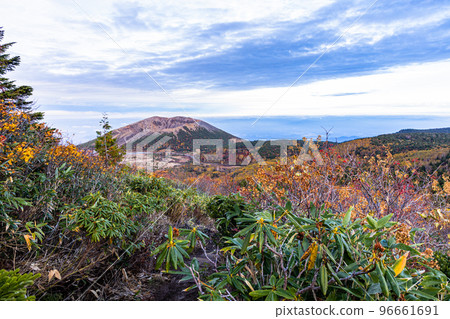 [Fukushima Prefecture Bandai Azuma Skyline] Trekking the Kamanuma Nature Trail in Autumn October 96661691