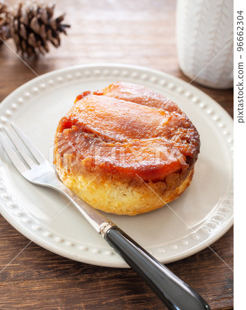homemade mini tarte tatin homemade mini tarte tatin 96662304