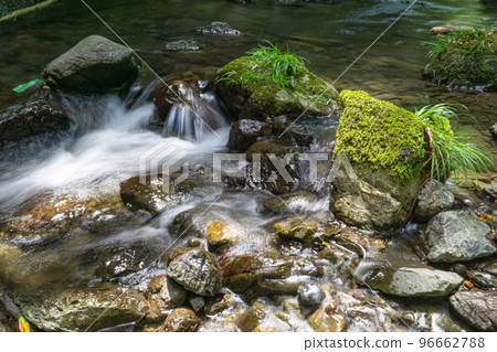 A mountain stream in the Yamabuki Valley located in Shakudai, Shimamoto Town, Osaka Prefecture 96662788