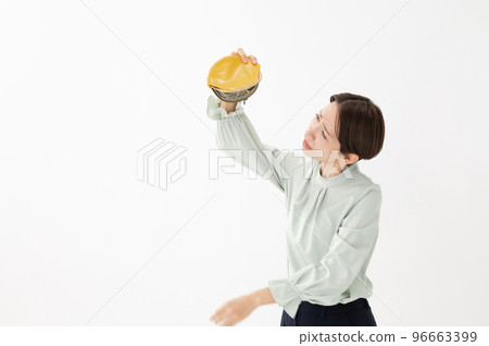 錢包擔心女人白色背景 96663399