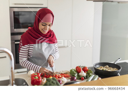 Slim good-looking middle eastern woman preparing healthy meal 96668434