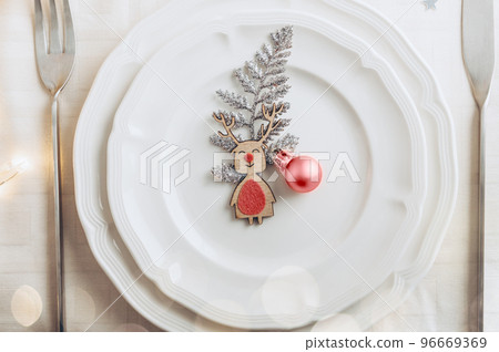 Christmas table settings 96669369