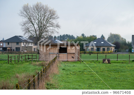 Migroveld, Dendermonde, Belgium - Shed, agriculture fields and farmhouse at the Flemish countryside 96671408
